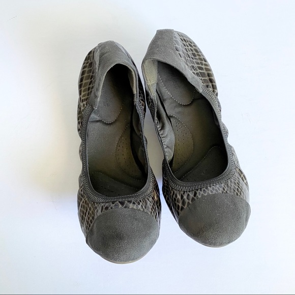 dexflex claire scrunch flat